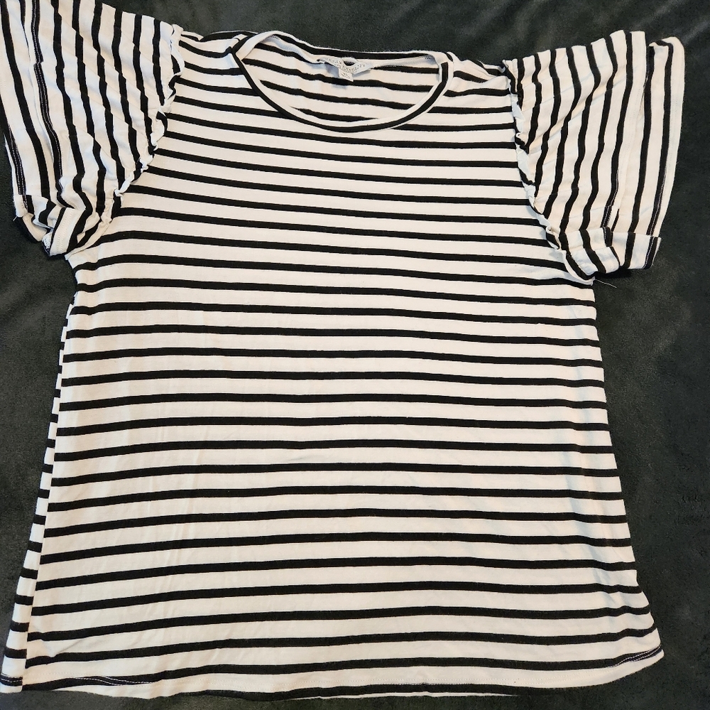 Flutter sleeve top
